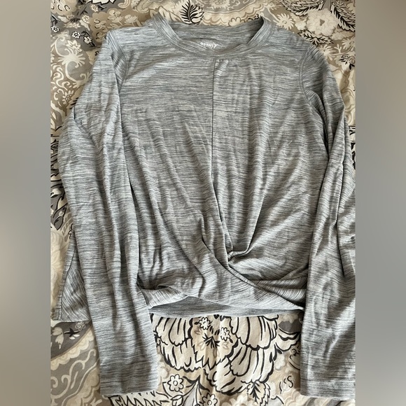 Active Long Sleeve Twist Front - Picture 5 of 8